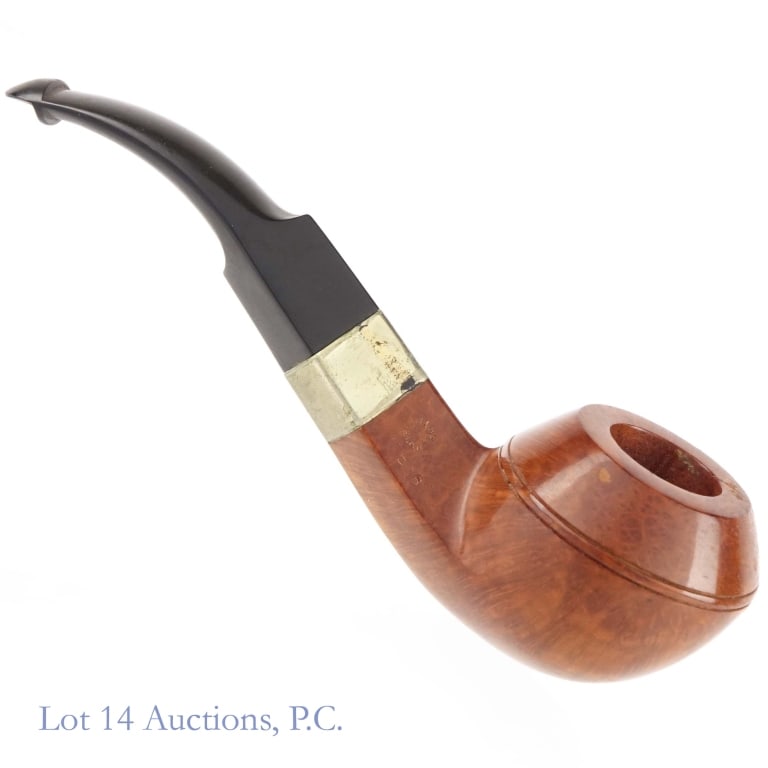 Pre-Republic Peterson Shamrock Pipe, Unused: Pre-Republic Peterson Shamrock Tobacco Pipe, Unused. Pre-Republic Shamrock 80S bulldog tobacco pipe from Peterson. Stamps: Shamrock; Made In Ireland; 80S. Shamrock shape, shamrock stamp, prone fox