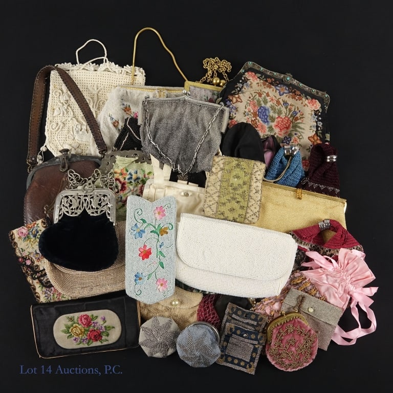 31 Antique Handmade Purses / Bags (1 of 5)