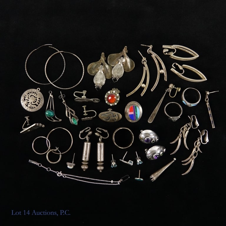 Various Sterling Jewelry: Various sterling silver jewelry, including rings, earrings, pendants, and a bracelet. See photos for details. Total weight of lot is approximately 112g or 3.6 troy oz.