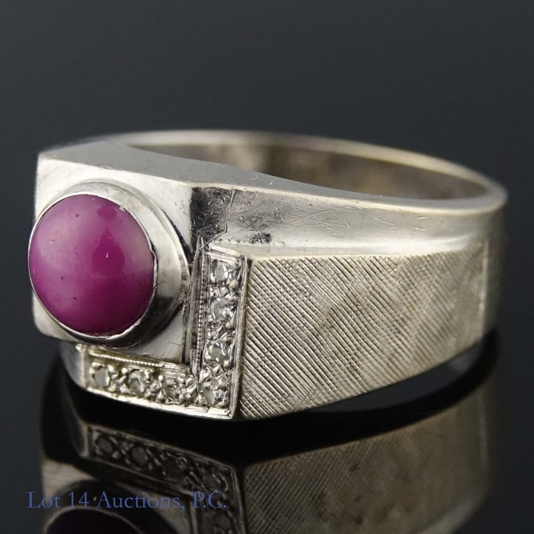 14k White Gold Ring w/ Purple Stone: Size 10 ring made from 14k white gold with a circular purple stone, possibly sapphire or similar, as well as 7 small melee diamonds. Weighs approximately 7.15g or 0.23 troy oz.