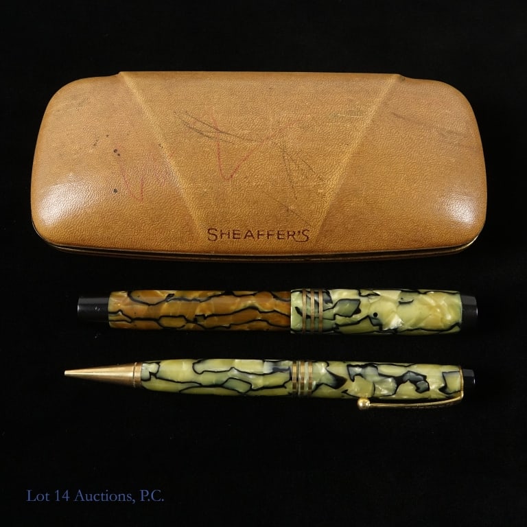 Parker Duofold Streamline Juniorette Pen & Pencil: Parker Lady Duofold Streamline Juniorette fountain pen and mechanical pencil in Moderne Black And Pearl. Fountain pen is missing a clip and the nib is broken. Pens are housed in vintage Sheaffer's box