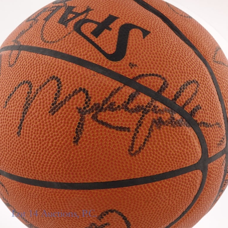 1984-85 Chicago Bulls Team Signed Basketball ***: *** This basketball is sold as is with no guarantees or COAs. We are not autograph experts. *** Spalding NBA basketball (David J Stern, Commissioner) with signatures conforming to the 1984-1985