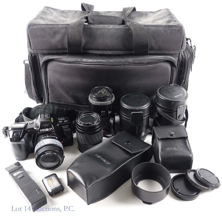 Minolta Maxxum 7000i Camera + Lenses Flashes: Minolta Maxxum 7000i 35mm SLR camera & manual. Clean battery compartment. Includes the following lenses: Minolta Maxxum AF Zoom 35-80mm, 1:4 (22) - 5.6, 046 mm *** Minolta Maxxum AF Zoom 80 - 200mm,