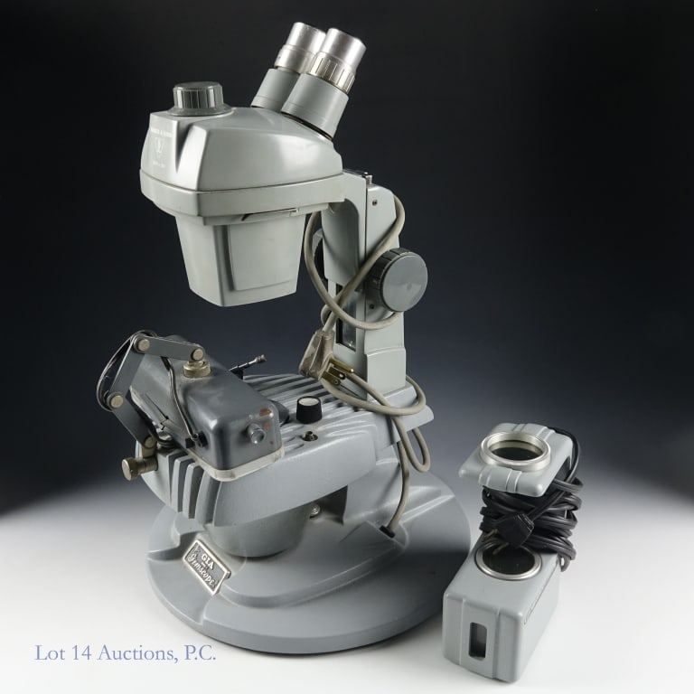 GIA Mark V Gemolite Microscope & Polariscope: GIA Mark V Gemscope gemological microscope. Bausch & Lomb stereo zoom binocular head with 0.7x - 3x zoom range. Specialized darkfield / brightfield lighting base *** GIA gem polariscope.