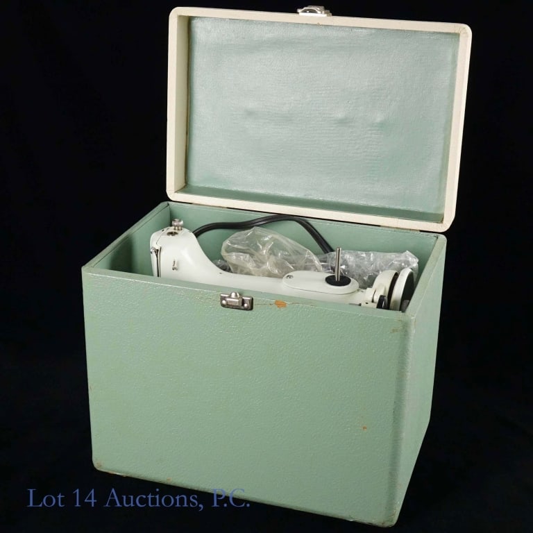 Singer Featherwight Sewing Machine "White" T+W - 2