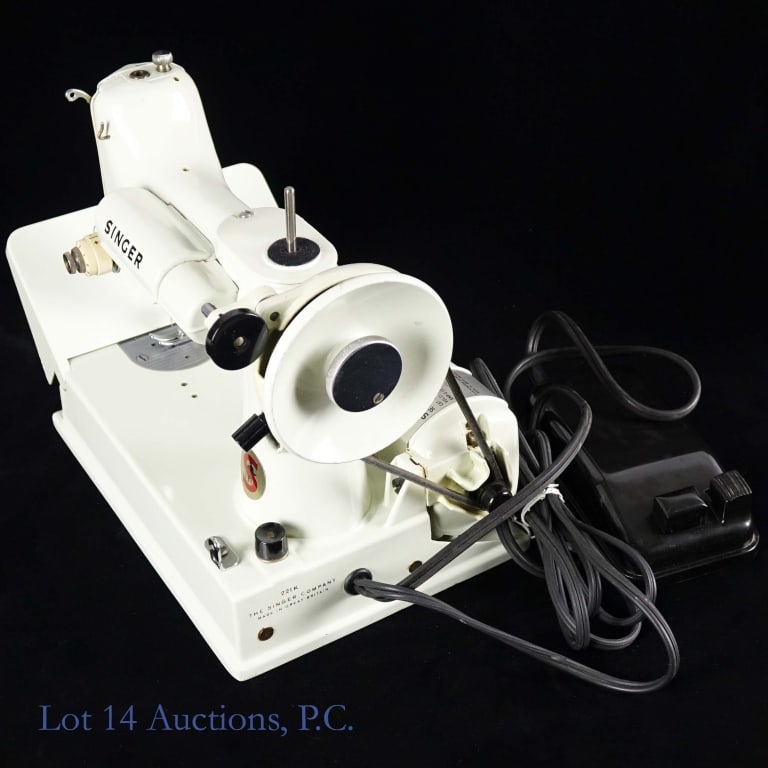 Singer Featherwight Sewing Machine "White" T+W - 5