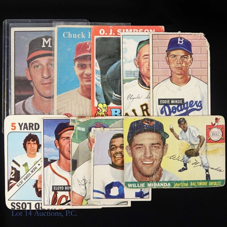 10 Vintage Baseball & Football Cards: Ten cards are with significant wear. Cards included are as follow Joe Namath Topps game card *** Warren Spahn 1961 Topps #200 *** Chuck Essegian Topps card 460 *** OJ Simpson 1971 Topps 260 *** Clyde 