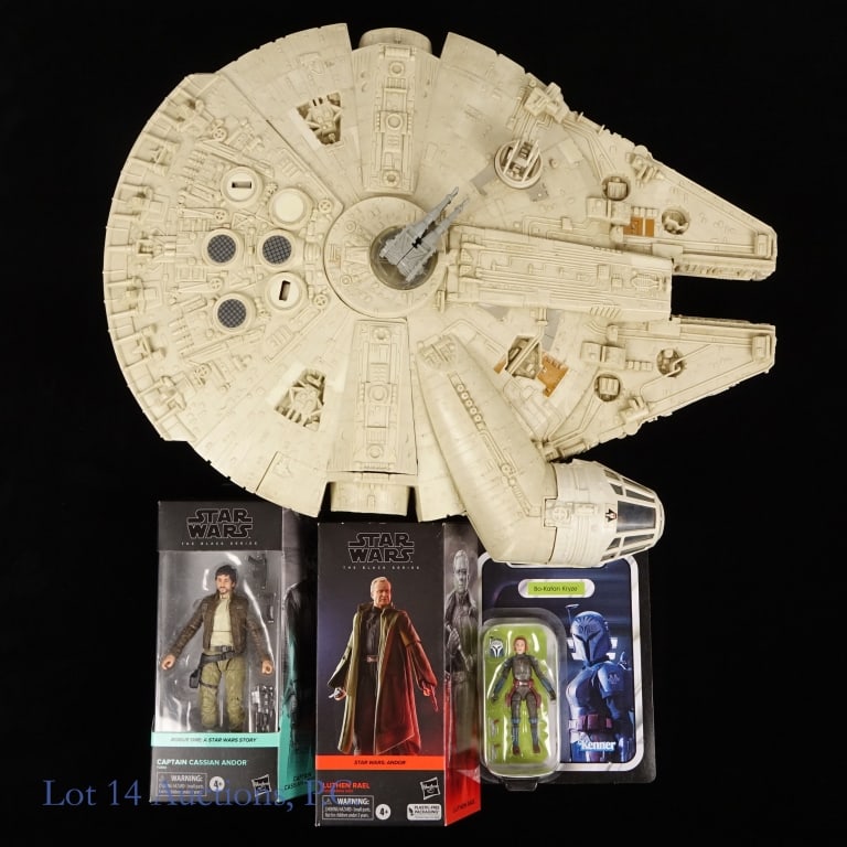 Star Wars Millenium Falcon & NIP Figures (4) (1 of 7)