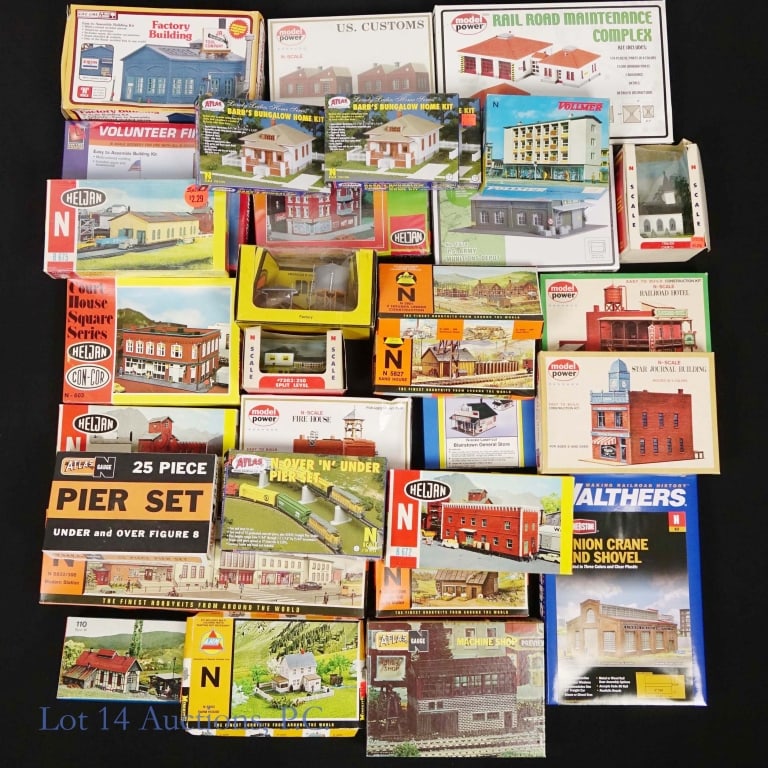 N-Scale Model Train Buildings and Props, NIB (+30) (1 of 3)