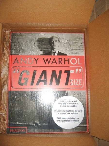 Andy Warhol ''Giant'' Huge Biography Rare: Andy Warhol ''Giant'' Size Comprehensive visual biography of Andy Warhol, one of art's greatest personalities.Conceived and edited by Phaidon Editors, with an introduction by Dave HickeyA spectacular 