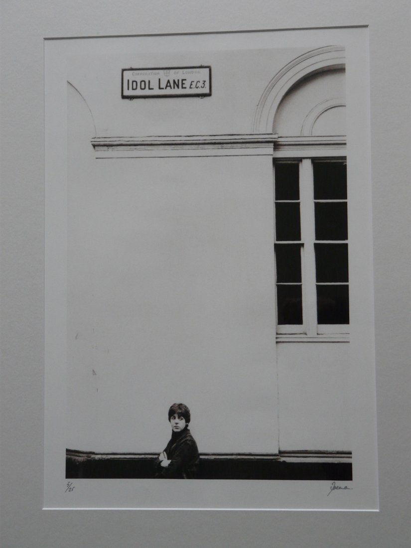 Robert Freeman – Paul McCartney on Idol Lane – signed: Robert Freeman – Paul McCartney on Idol Lane – signed by Robert Freeman (5/25) Robert Freeman is a photographer and designer, most famous for his album cover photos for The Beatles and his design