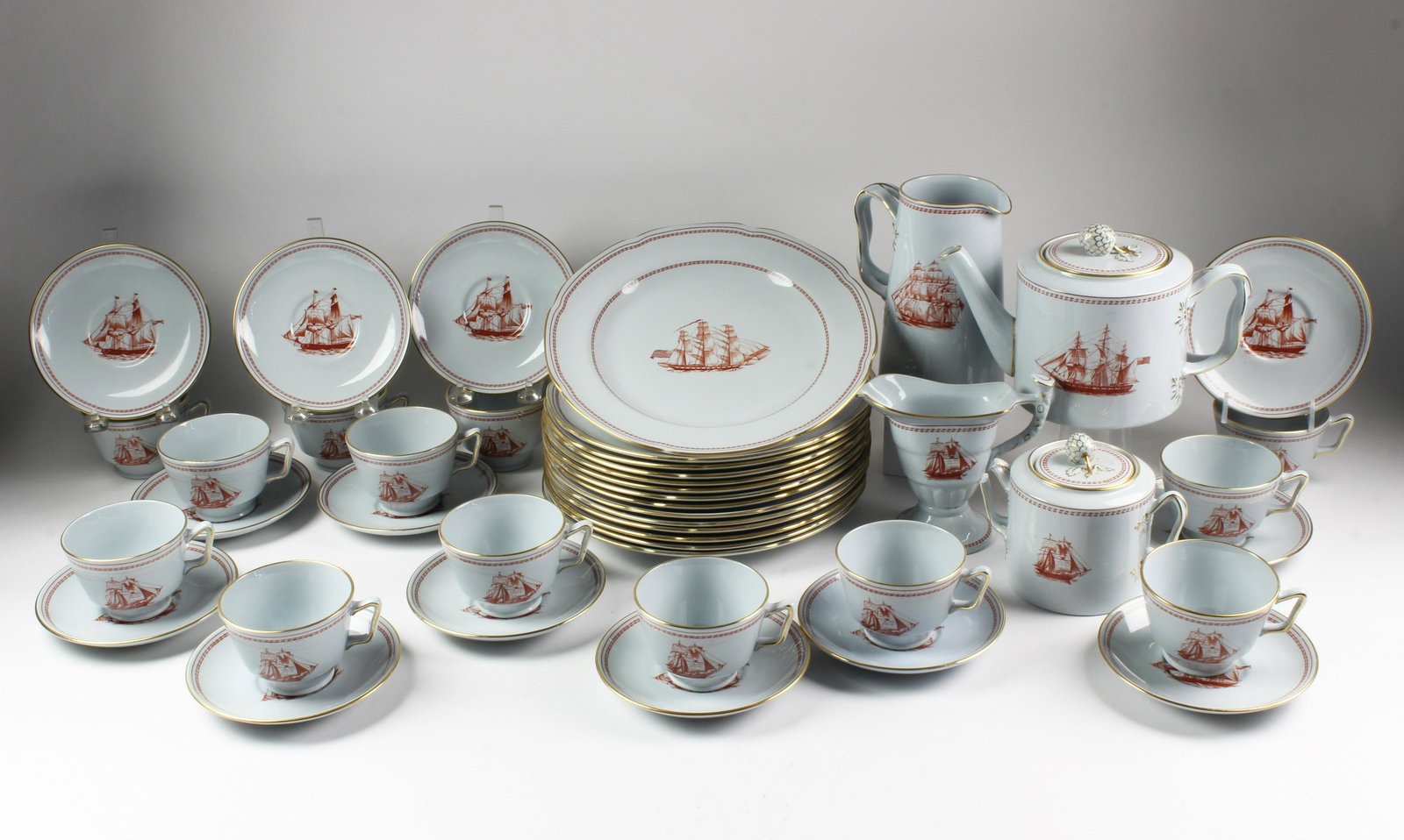 Spode Trade Winds Red Dinner Service (1 of 1)