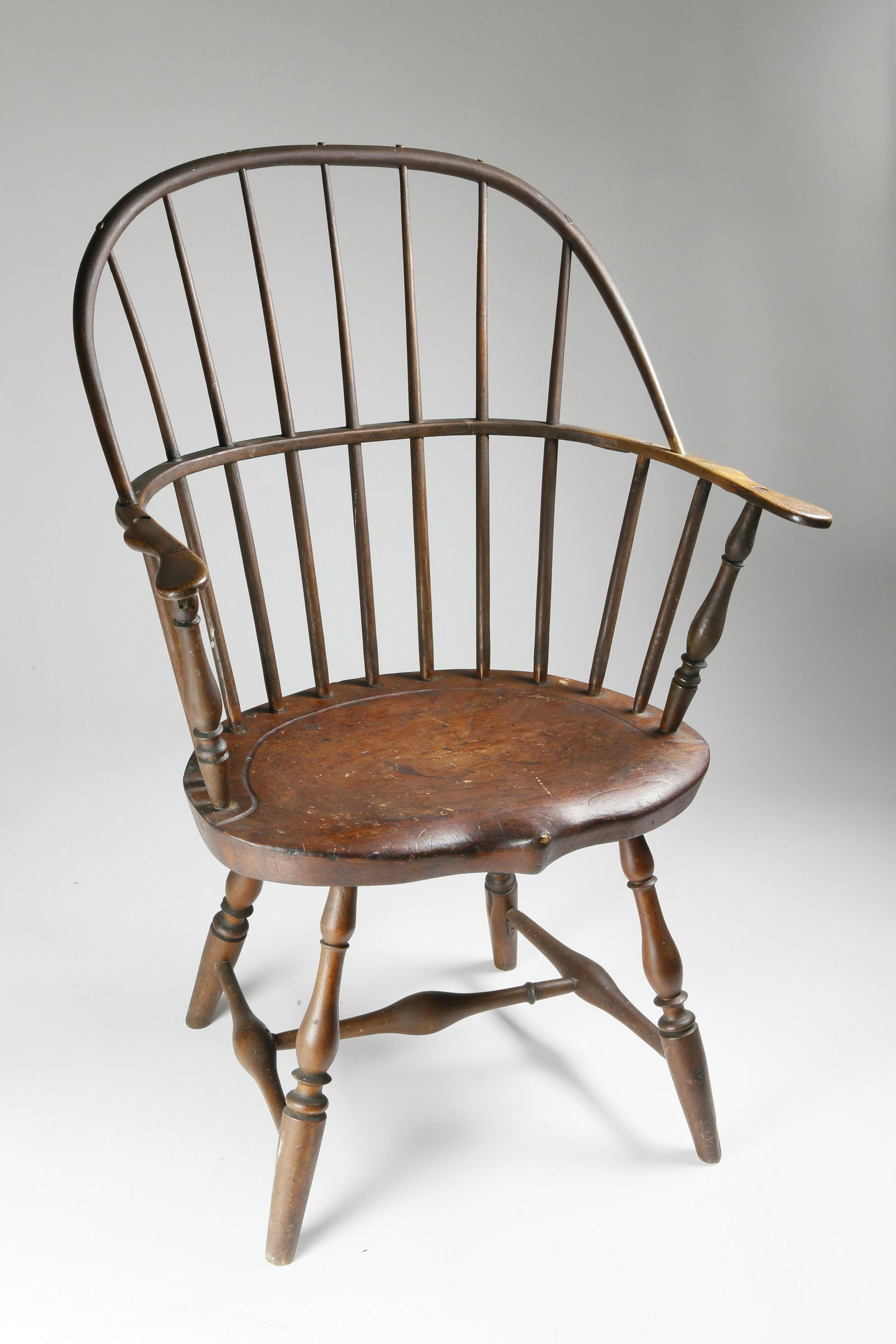 American Sack Back Windsor Armchair, circa 1790 (1 of 4)