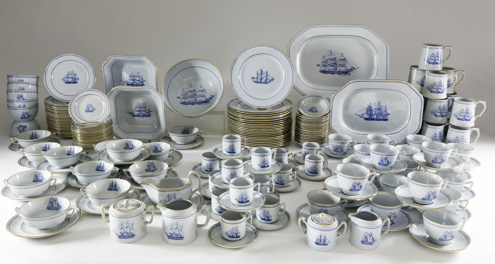 139 Piece Spode Blue Trade Winds Dinner Service (1 of 3)