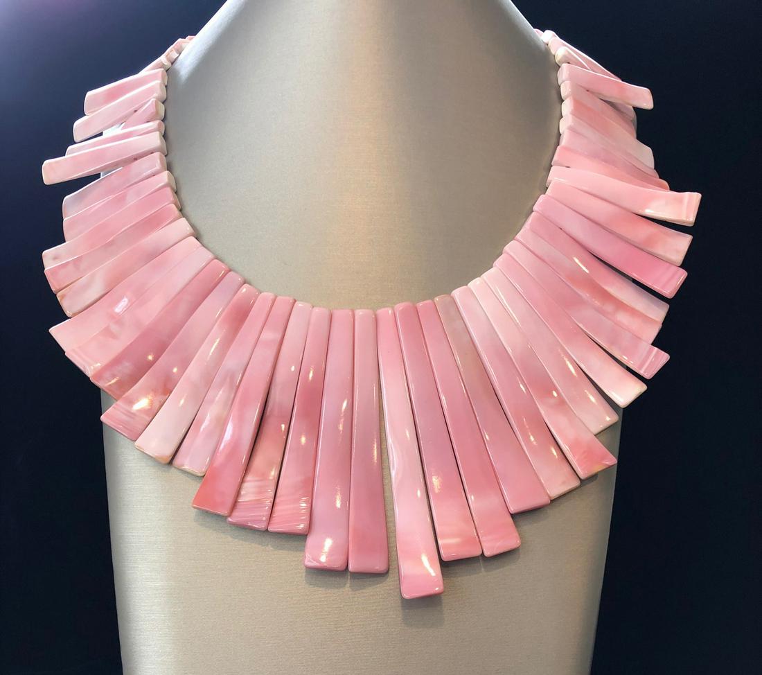 Pink Queen Conch Shell Bib Necklace (1 of 2)