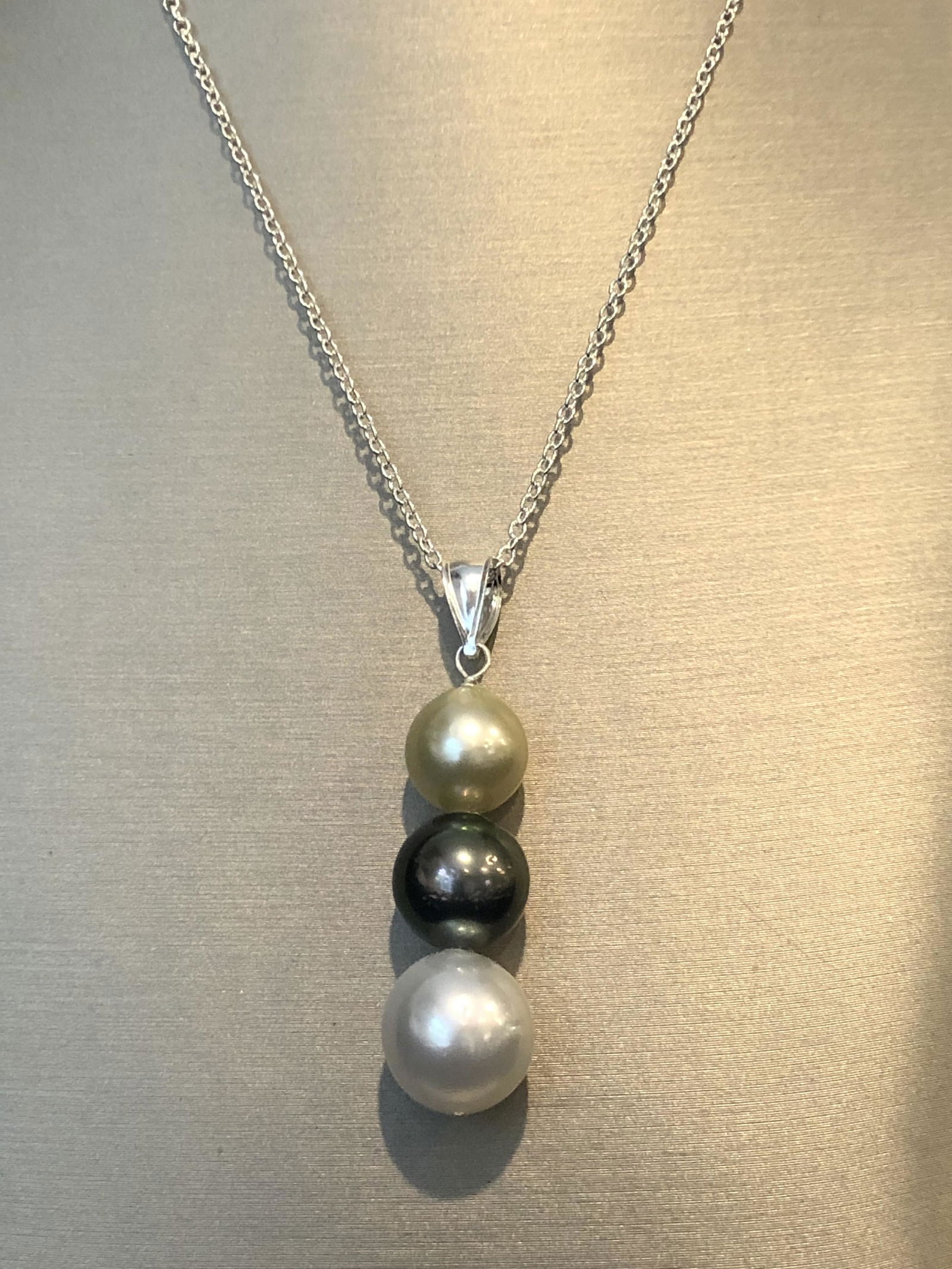 11.5mm - 10mm South Sea White, Gold and Grey Tahitian (1 of 4)