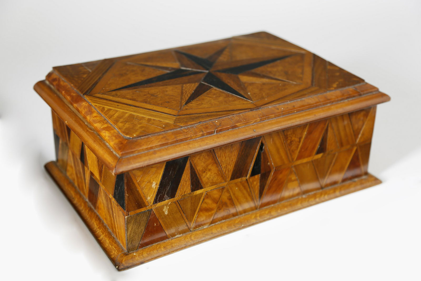 Whaler Made Star Inlaid Wood Specimen Box, circa 1860 (1 of 7)