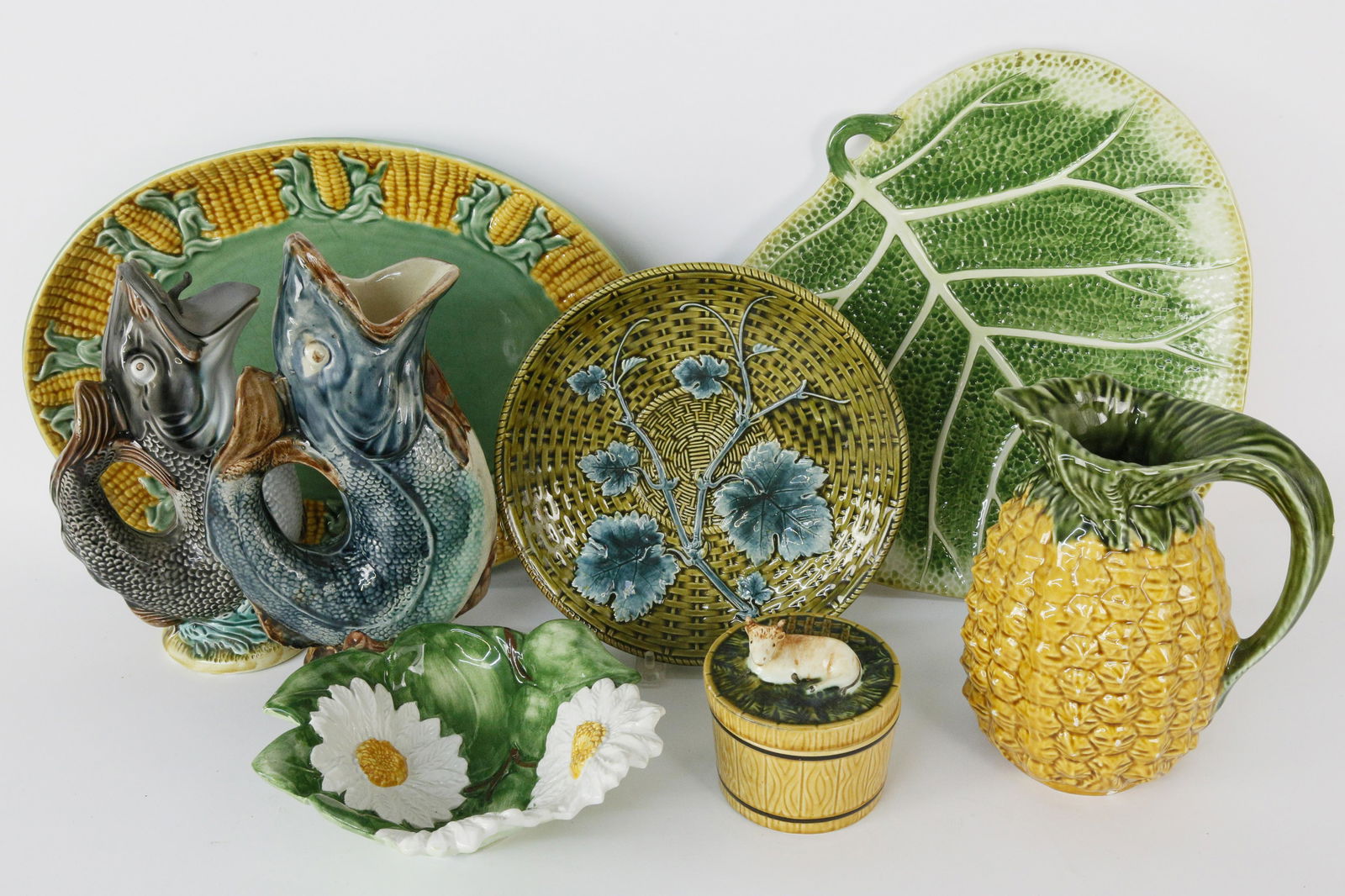 8 Miscellaneous Pieces of Majolica Ceramics (1 of 4)