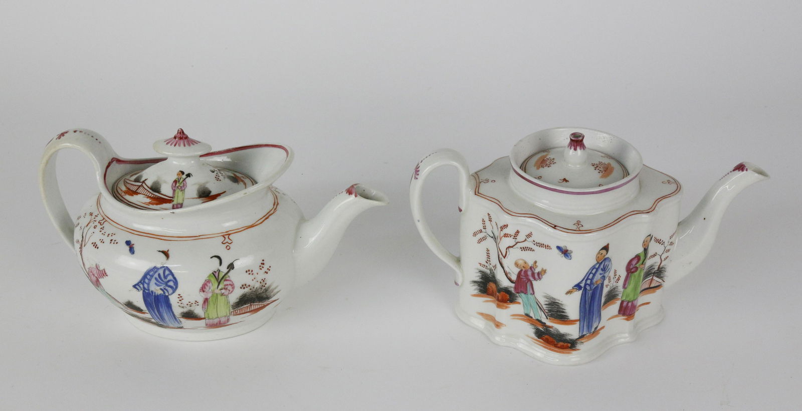 2 Lowestoft Porcelain Teapots with Covers, late 18th c. (1 of 5)