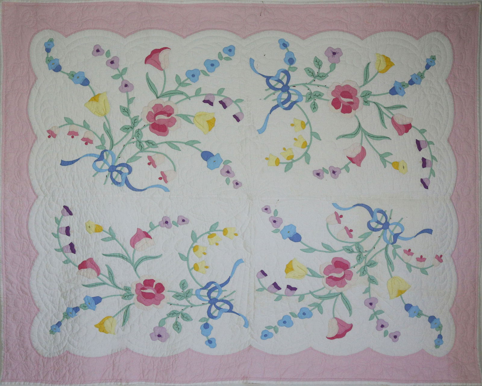 Vintage American Floral Applique Quilt, circa 1970 (1 of 3)
