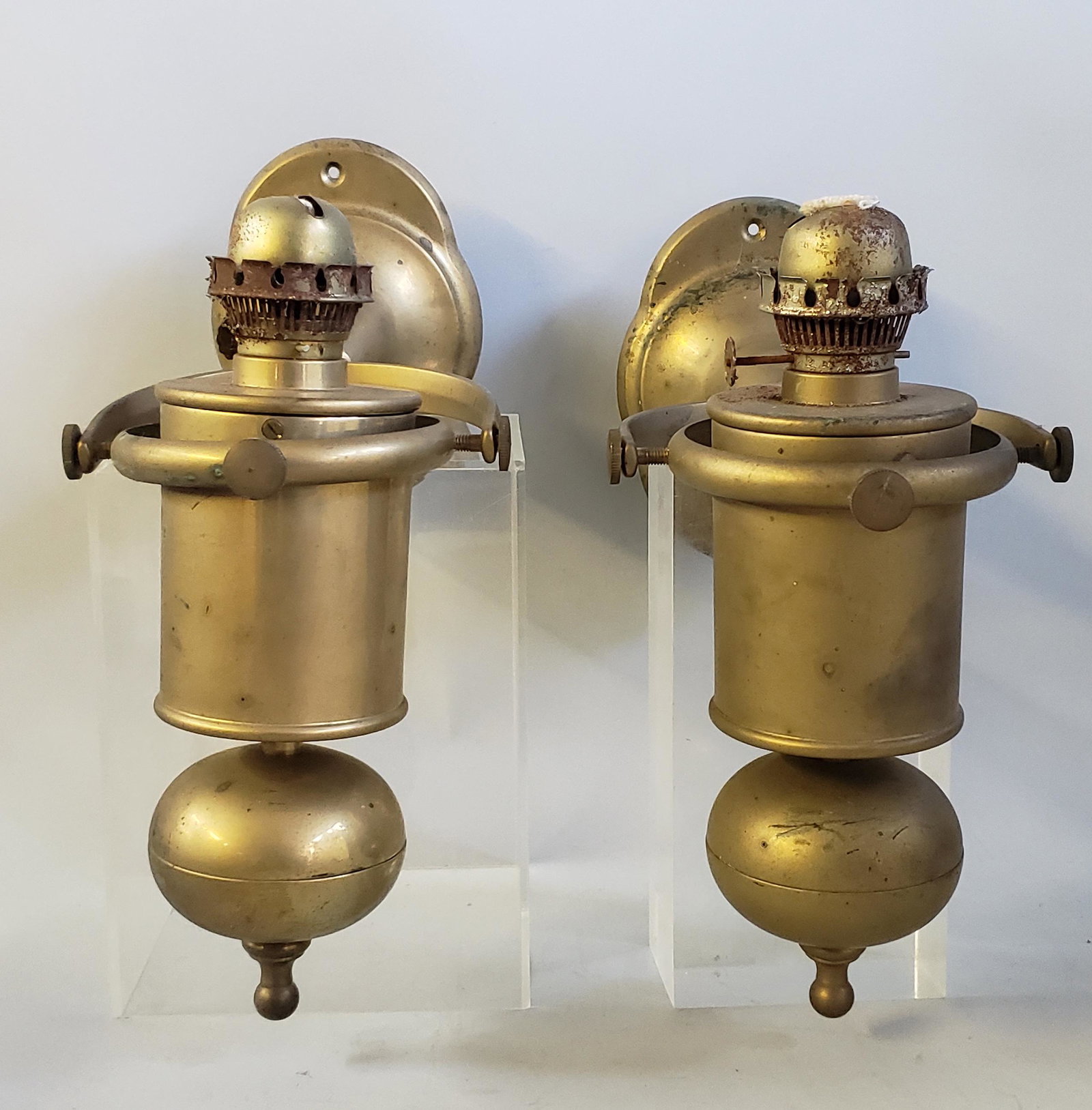 Pair of 19th Century Brass Gimbaled Kerosene Lamps (1 of 6)