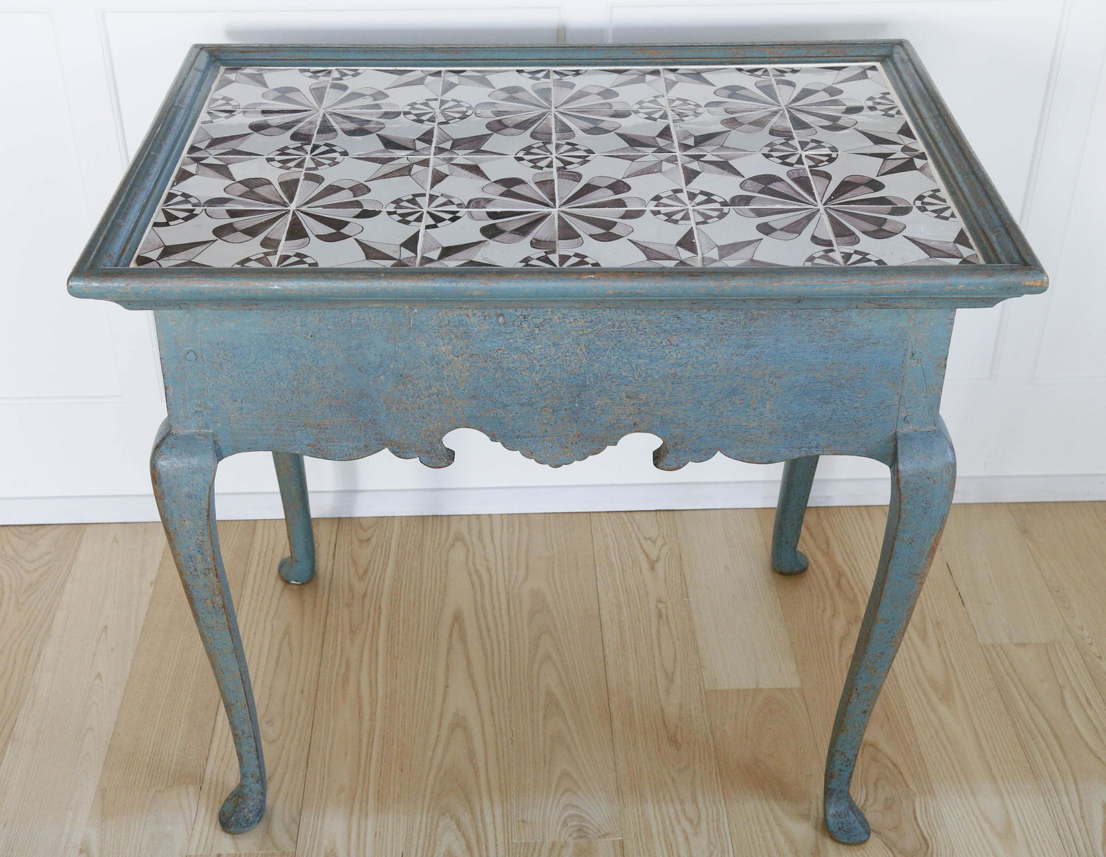 Queen Anne Style Tile Top Serving Table, 19th Century (1 of 7)