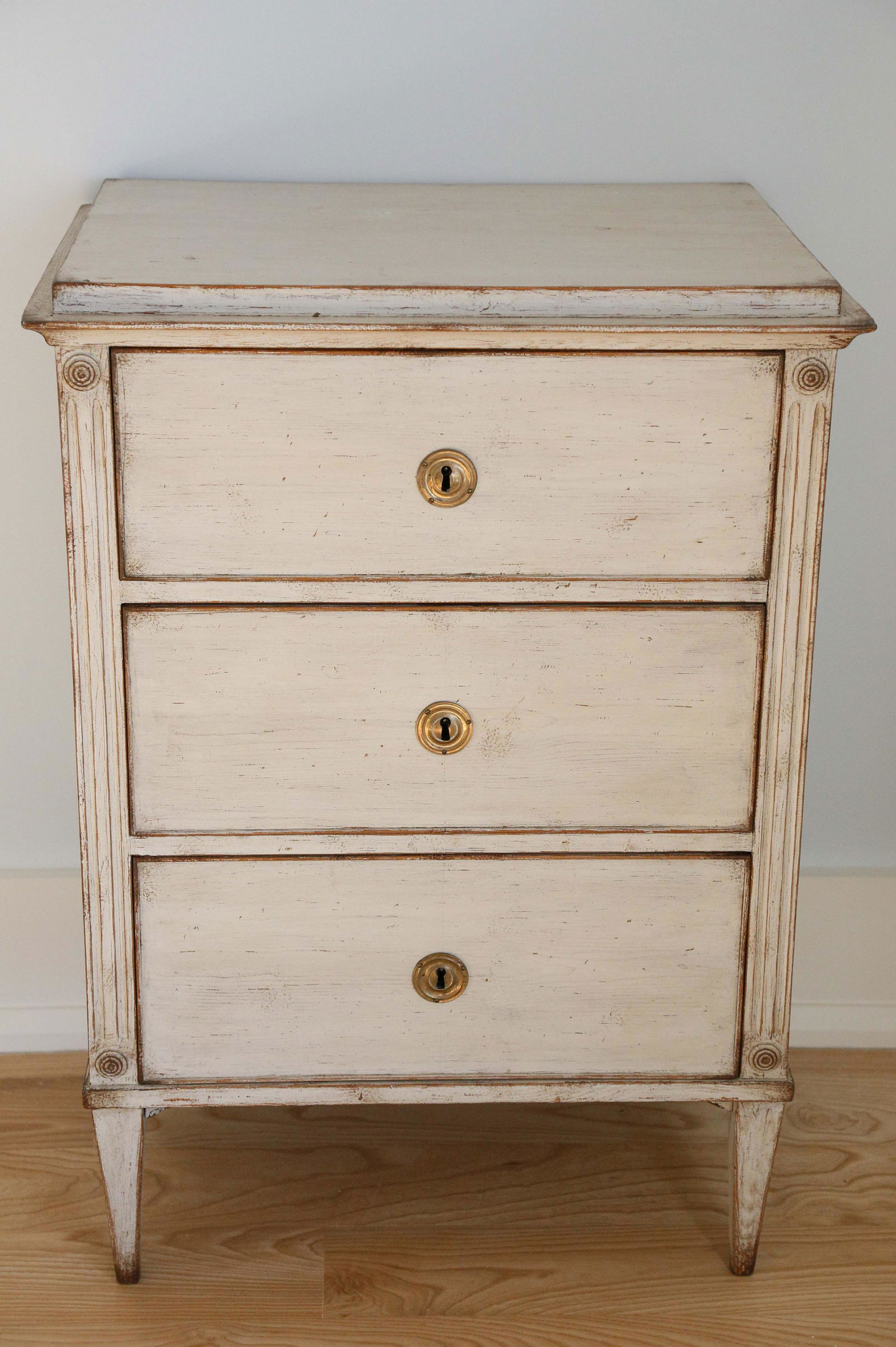 Scandinavian Lime Washed Three Drawer Dresser, 19th (1 of 6)