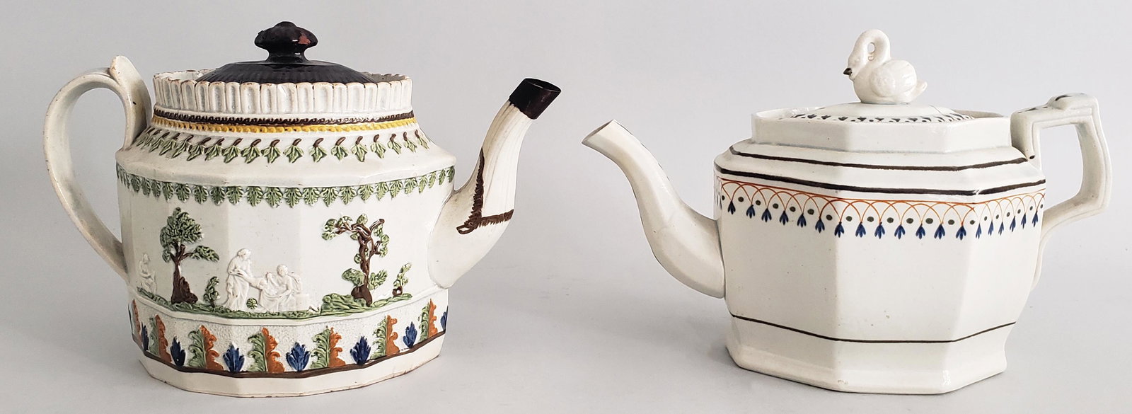 Two French Soft-paste Porcelain Covered Tea Pots, 19th (1 of 10)