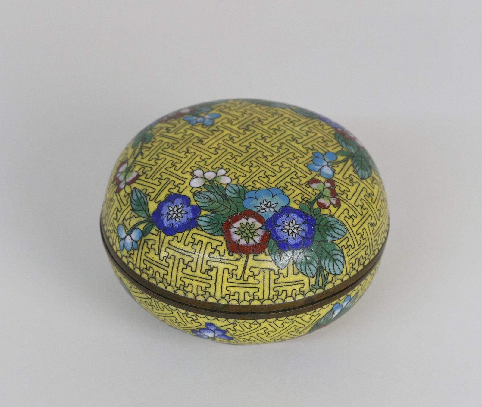 Chinese Cloisonne Circular Covered Box, Qing Dynasty (1 of 4)