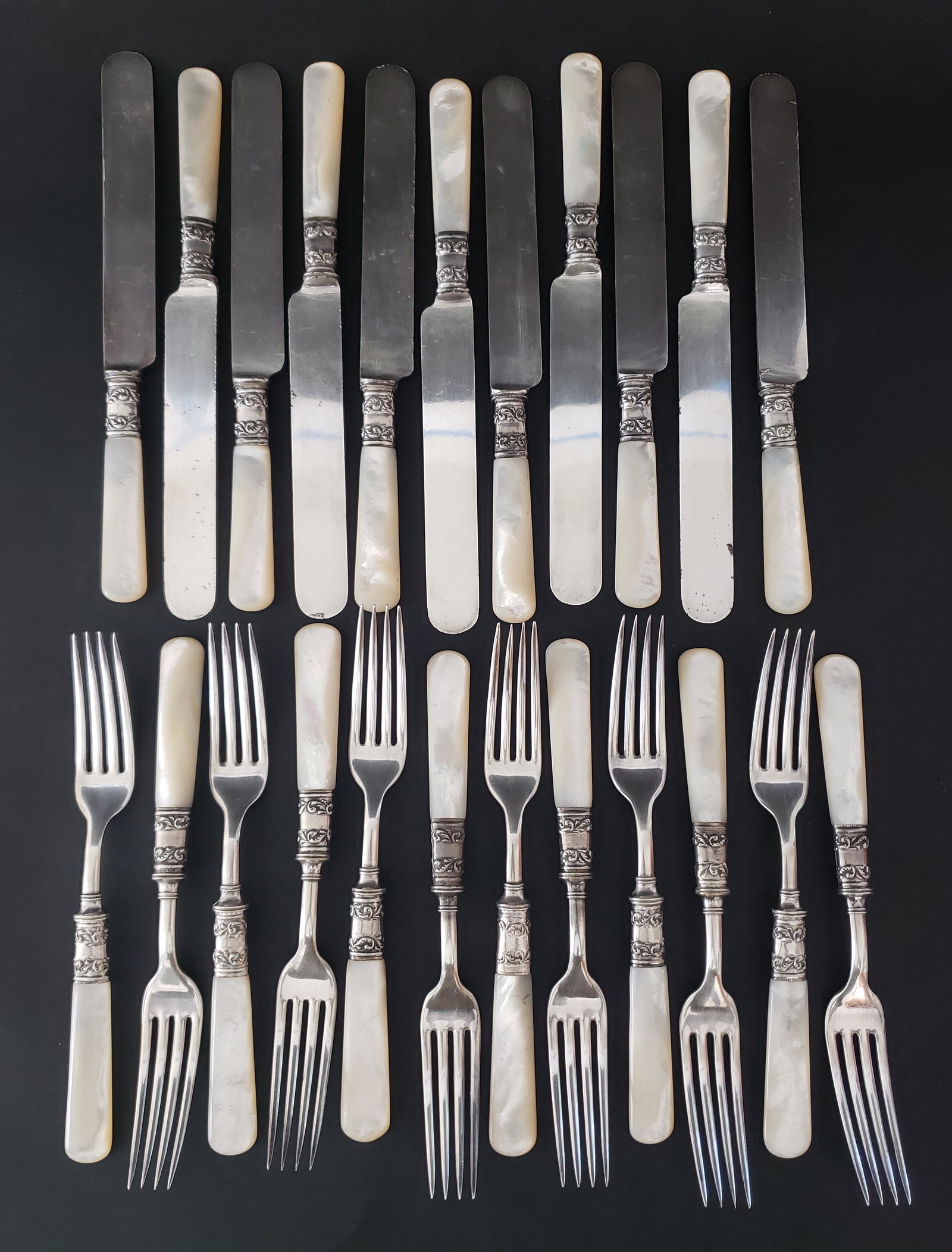 23 Piece American Cutlery Company Mother of Pearl (1 of 8)