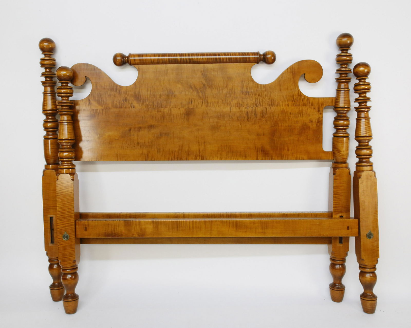 Leonard's American Tiger Maple Low Four Poster Bed (1 of 6)