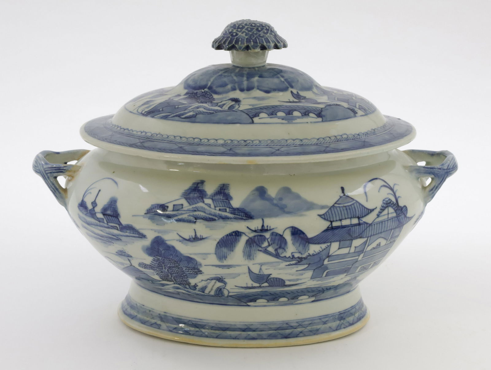 Large Canton Covered Tureen, 19th Century (1 of 7)