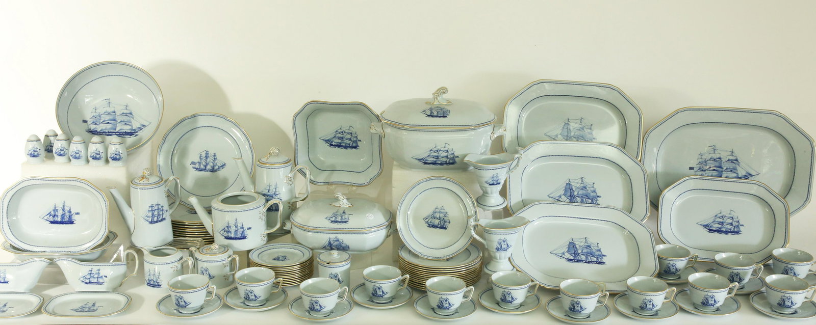 154 Piece Spode "Trade Winds" Fine Stone Dinner Service for Twelve: 154 Piece Spode England "Trade Winds" Fine Stone Dinner Service for Twelve Comprising: 14 dinner plates 10.25 in. 14 salad / dessert plates 8 in. 13 bread and butter plates 6 in. 12 soup / pudding b