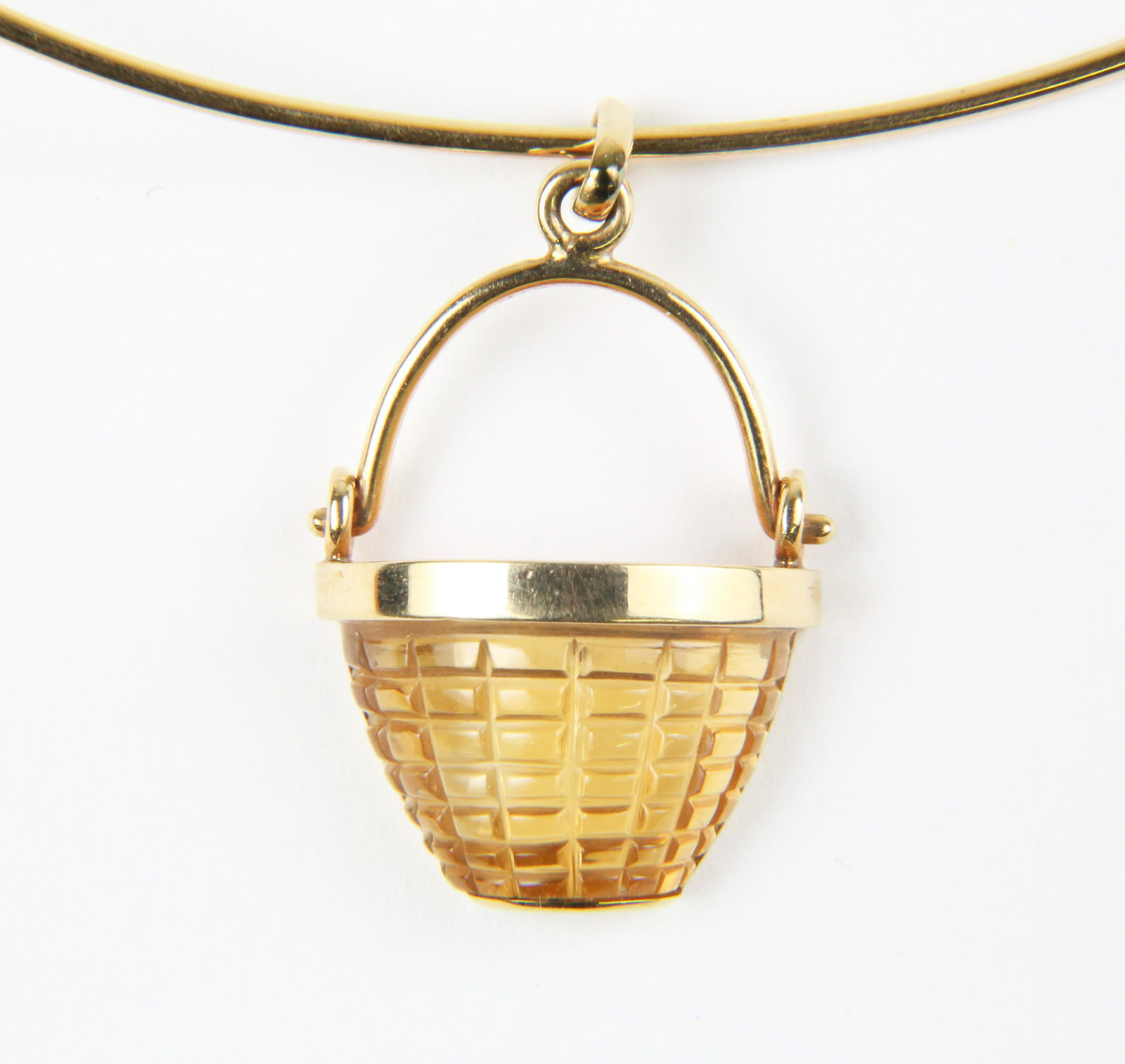 Vintage Golden Basket Glenaan Elliot 14K Gold & Citrine Nantucket Basket Choker Necklace: Vintage Golden Basket Glenaan Elliot 14K Gold & Citrine Nantucket Basket Choker Necklace, gold and citrine half basket pendant on gold wire choker, signed "Glenaan" on reverse and hallmarked 14K. 