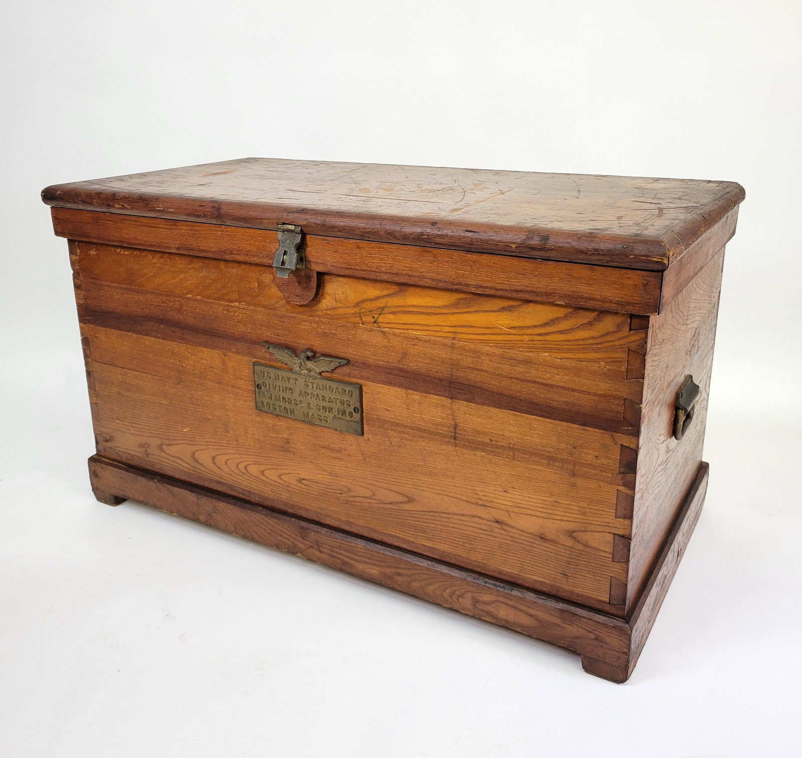 Vintage U.S. Navy A.J. Morse Diving Helmet Apparatus Storage Trunk: Vintage U.S. Navy A.J. Morse Diving Helmet Apparatus Storage Trunk, 1930s to World War 2 era, heavy oak construction with cast bronze plaque attached to front, interior with two compartments, stencile