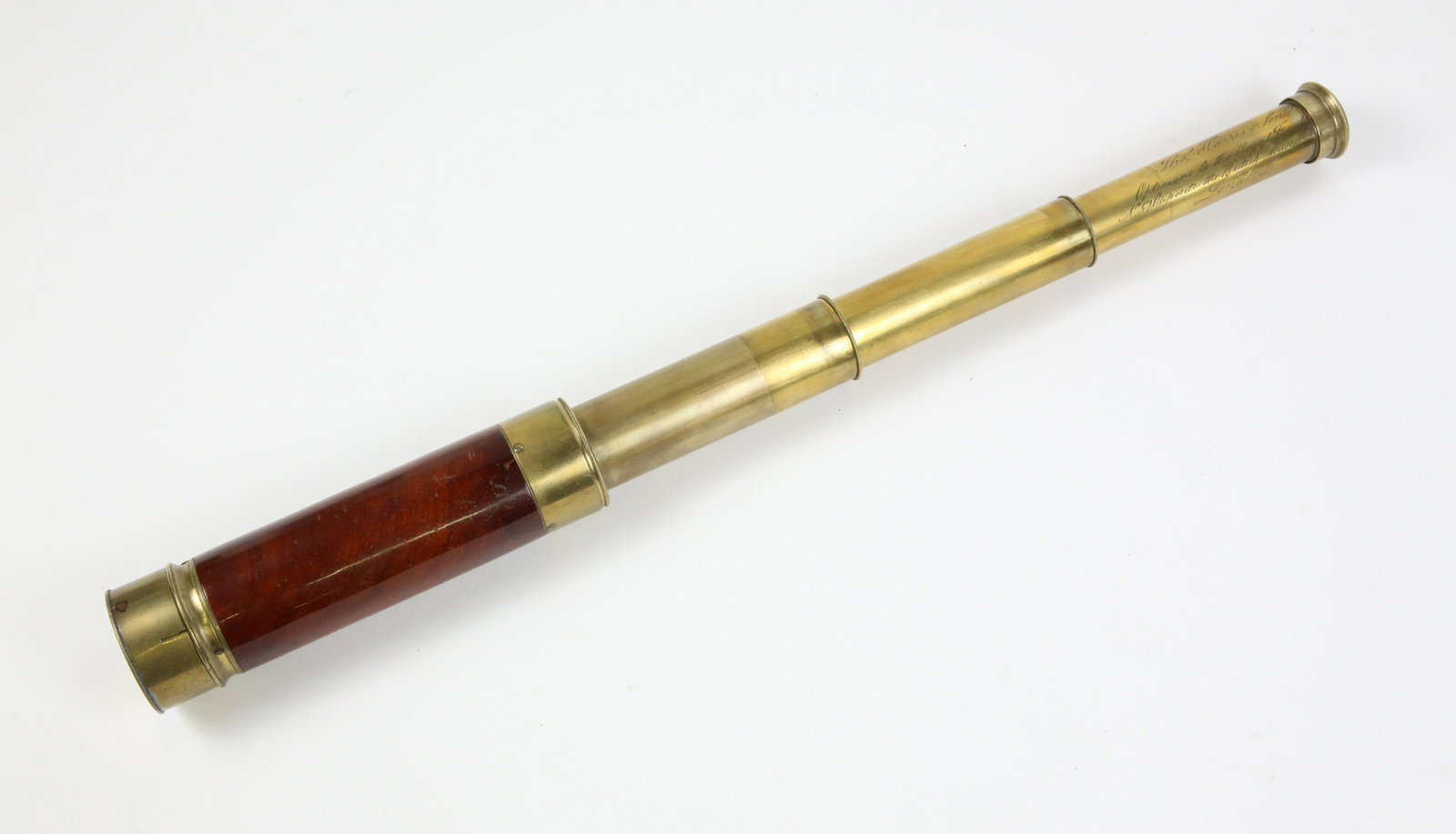 George IV Three-Draw Telescope By Thomas Harris & Son London, circa 1820: George IV Three-Draw Telescope By Thomas Harris & Son, London, circa 1820, pocket sized with mahogany barrel and one-inch objective lens; eyepiece retains original dust slide; engraved inscription: "T