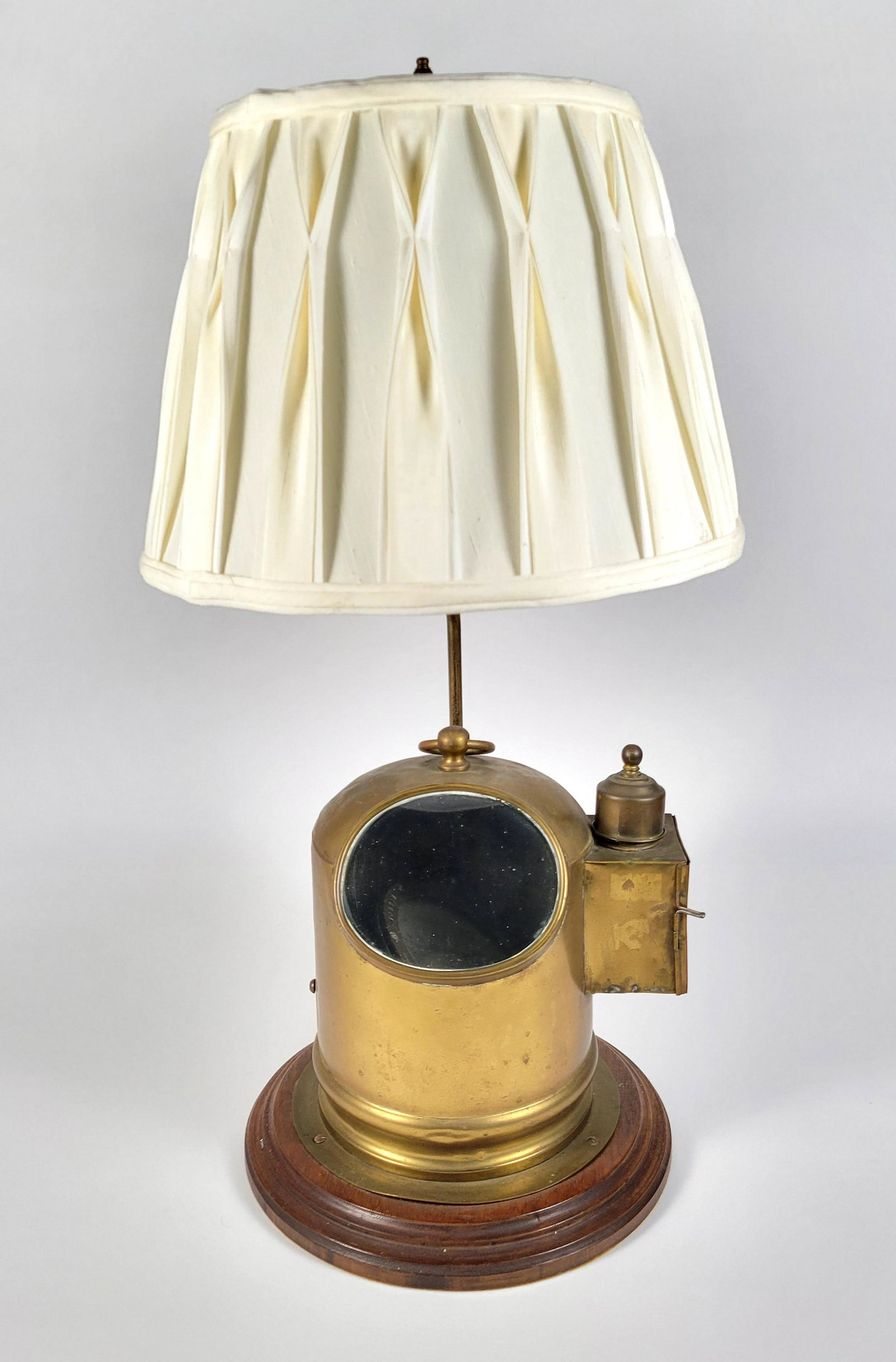 Antique 19th Century E.S. Ritchie Brass Lifeboat Compass Nautical Lamp: Antique 19th Century E.S. Ritchie Brass Lifeboat Compass Nautical Lamp, with gimballed compass marked "E.S. Ritchie & Sons Boston", electrified with dual light switch. Overall Height 26 in.