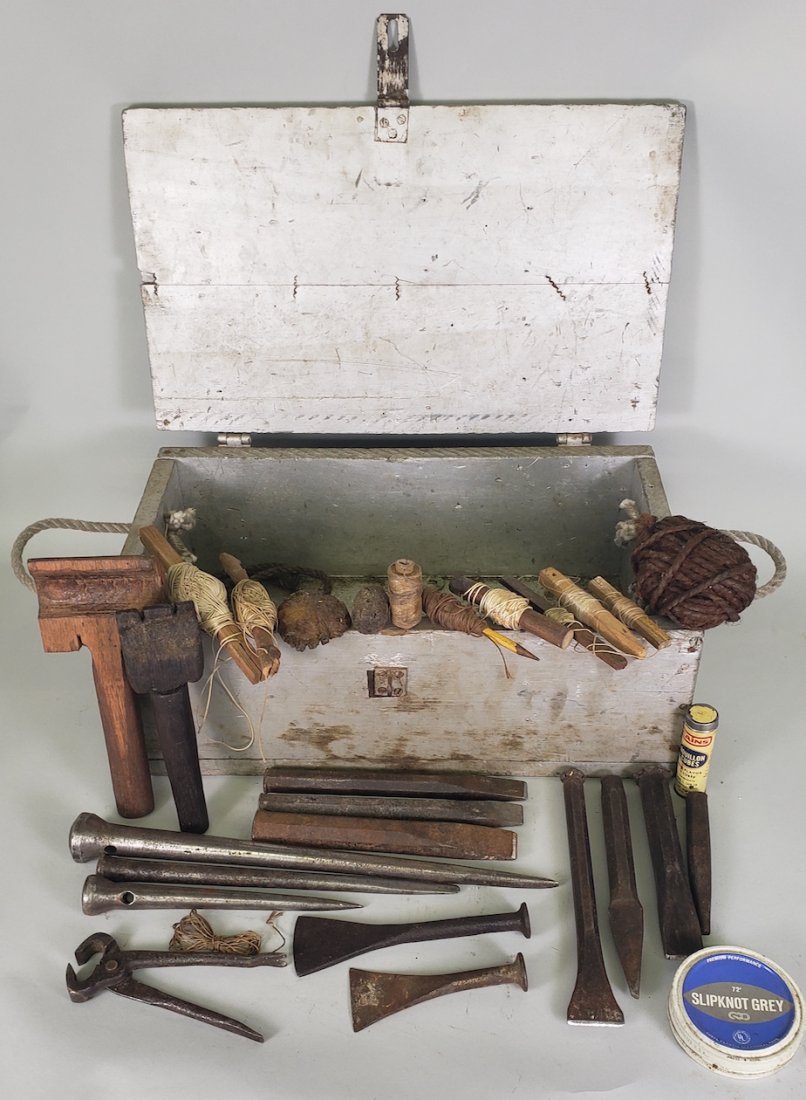 Antique/Vintage Sail Makers Tool Box Rigging Equipment Kit, 20th century: Antique/Vintage Sail Makers Tool Box Rigging Equipment Kit, 20th century, comprising of rope, fids, chisels, line bobbers, line mallets, and other accessories, housed in wooden chest. A sailors or wha