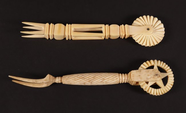 Two Whaleman Carved Pie Crimpers, 19th Century: Two Whaleman Carved Pie Crimpers, 19th Century, the first with solid zig zag wheel and open architectural grip and 4-prong end; the second one of whalebone with open star wheel, twisted grip and 2-tin