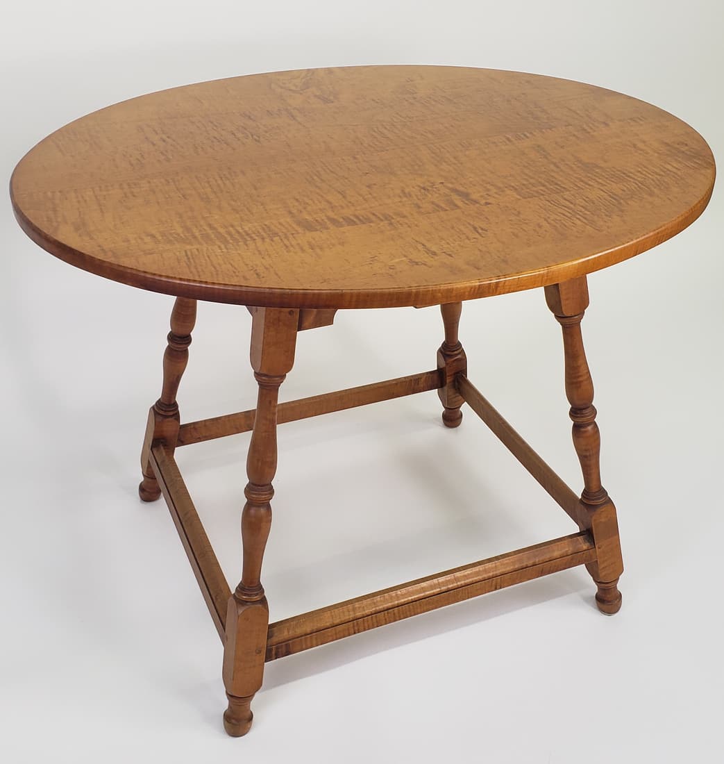 Vintage Eldred Wheeler American Tiger Maple Oval Tavern Table, 20th century (1 of 8)