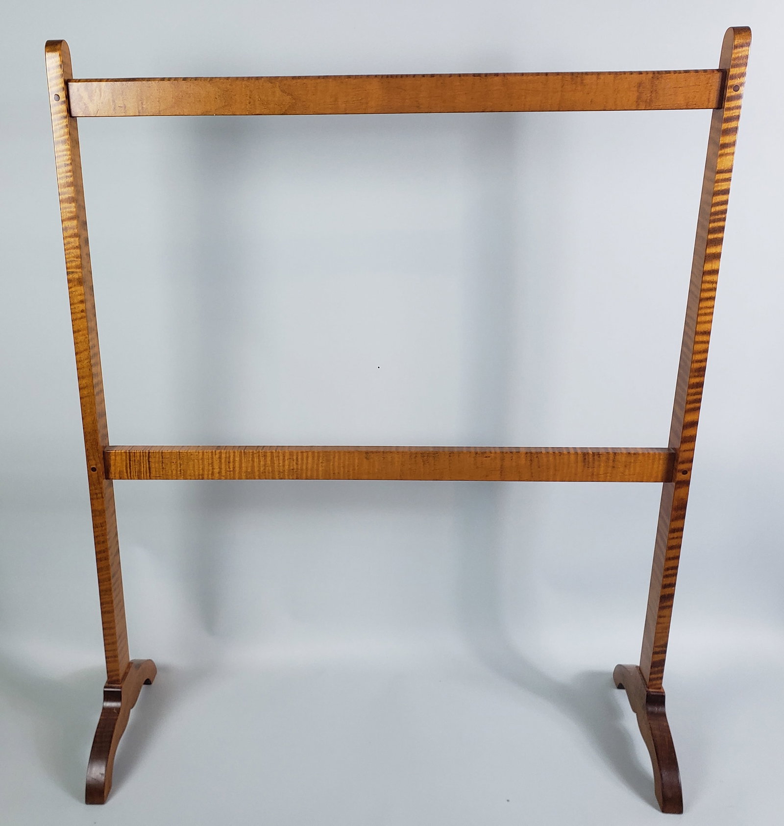 Vintage Dave Burtchill American Tiger Maple Quilt or Towel Rack: Vintage Dave Burtchill American Tiger Maple Quilt or Towel Rack, signed, ?Dave Burtchill ?93, with whale fluke carved feet. Height 35.25 in. Length 29 in. Depth 10.75 in.