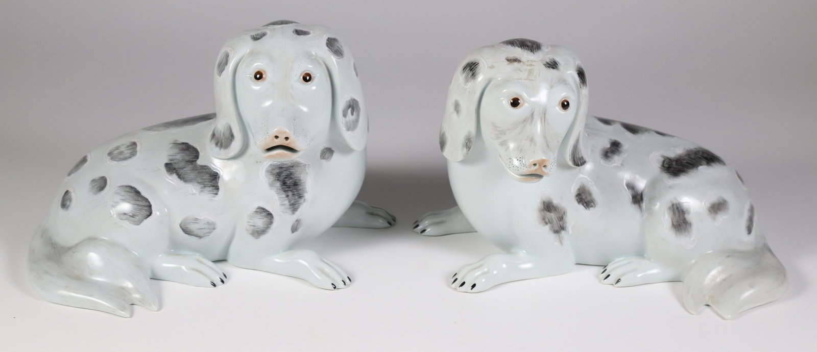 Pair of Mottahedeh Reproduction Chinese Export Porcelain Dogs from the Ch'ing Lung Period (1 of 8)