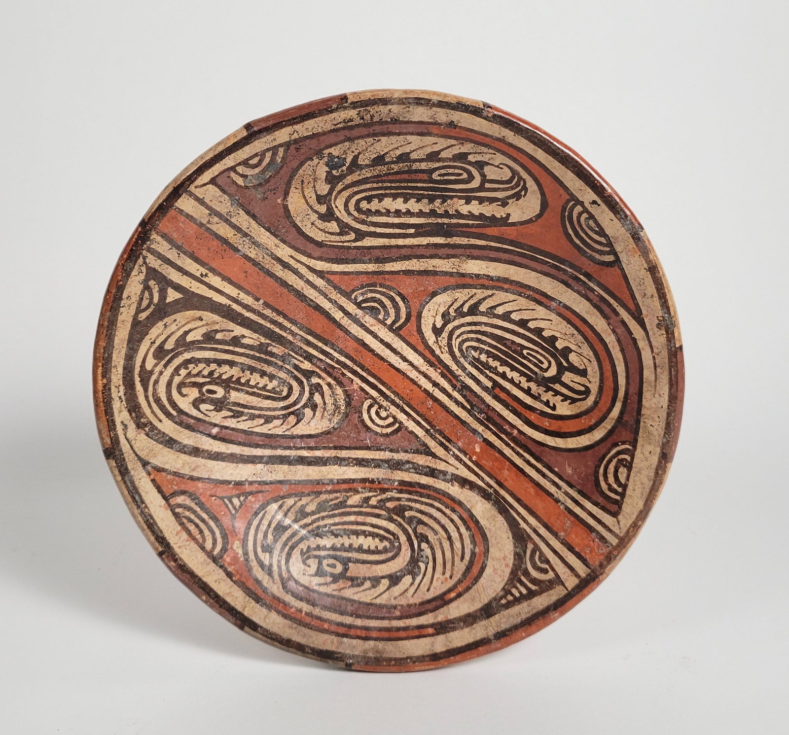 Panamanian Gran Cocle Pre-Columbian Decorated Pedestal Bowl: Panamanian Gran Cocle Pre-Columbian Decorated Pedestal Bowl, circa 1000-1400 CE, earthenware pottery decorated with stylized animal motifs, fully restored. Height 3.75 in. Diameter 8.5 in.