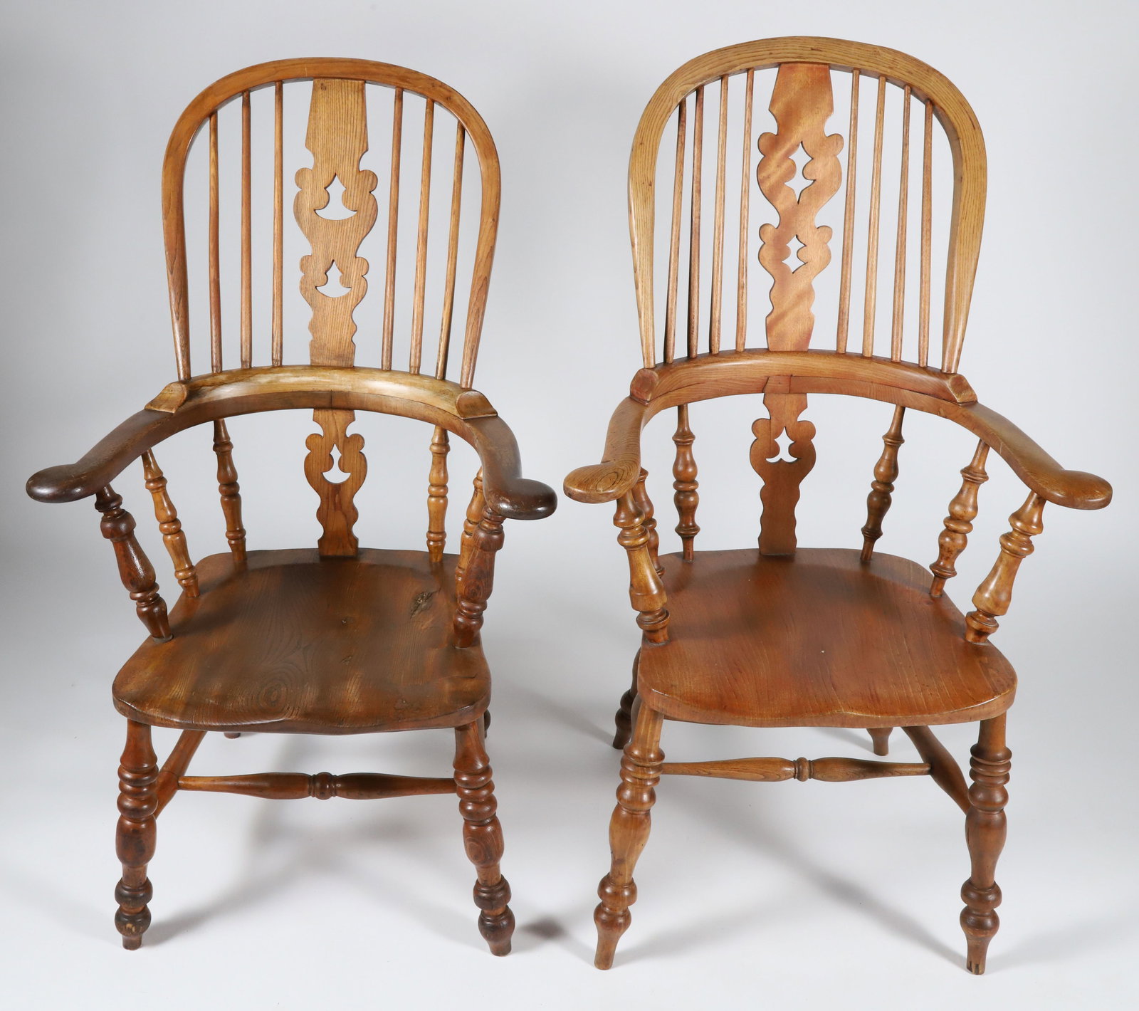 Pair of English Oak Windsor Armchairs, early 19th Century (1 of 5)
