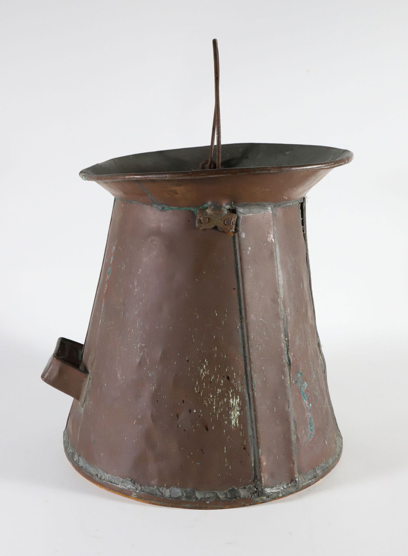Ship's Copper Coffee Kettle, 19th Century: Ship's Copper Coffee Kettle, 19th Century Height 14.5 in. Diameter 13 in. Provenance: The Estate of Anne Gardner DiVenere, Nantucket Island, Massachusetts