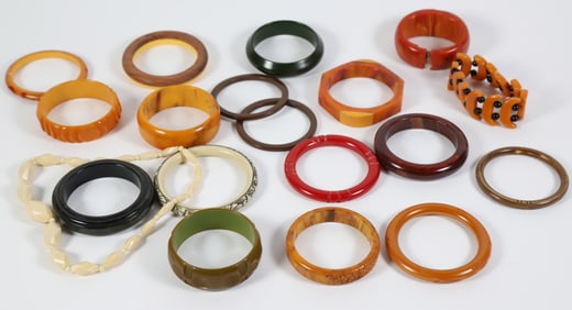 Collection of 19 Pieces of Vintage Bakelite Jewelry