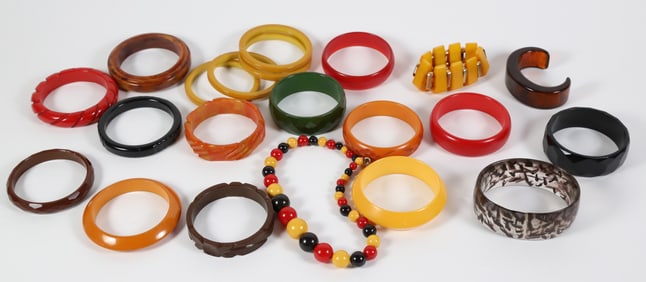 Collection of 21 Pieces of Vintage Bakelite Jewelry