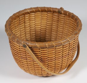 Small Round Nantucket Basket with Swing Handle