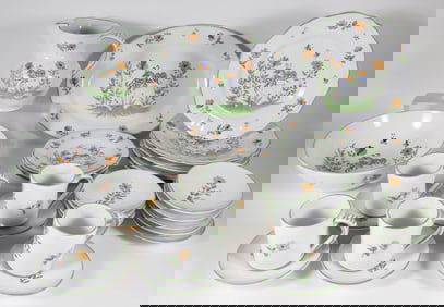 Deruta Italian Ceramic Partial Luncheon Service, Thirty Pieces