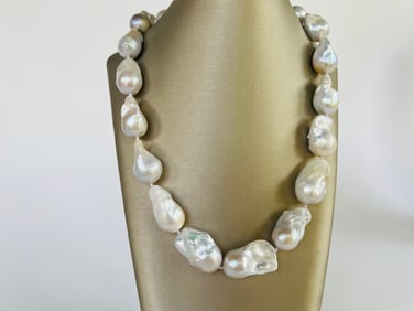 17mm x 34mm White Fresh Water Baroque Pearl Necklace